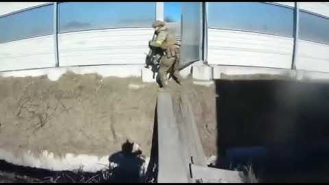 Ukrainian special forces with RPG 26 attack a Russian Vehicle