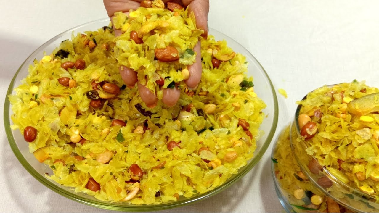 खट्टी मीठी पोहा नमकीन घर पर बनाने की विधि / Poha Namkeen Recipe / Roasted  Poha Chivda Recipe - YouTube