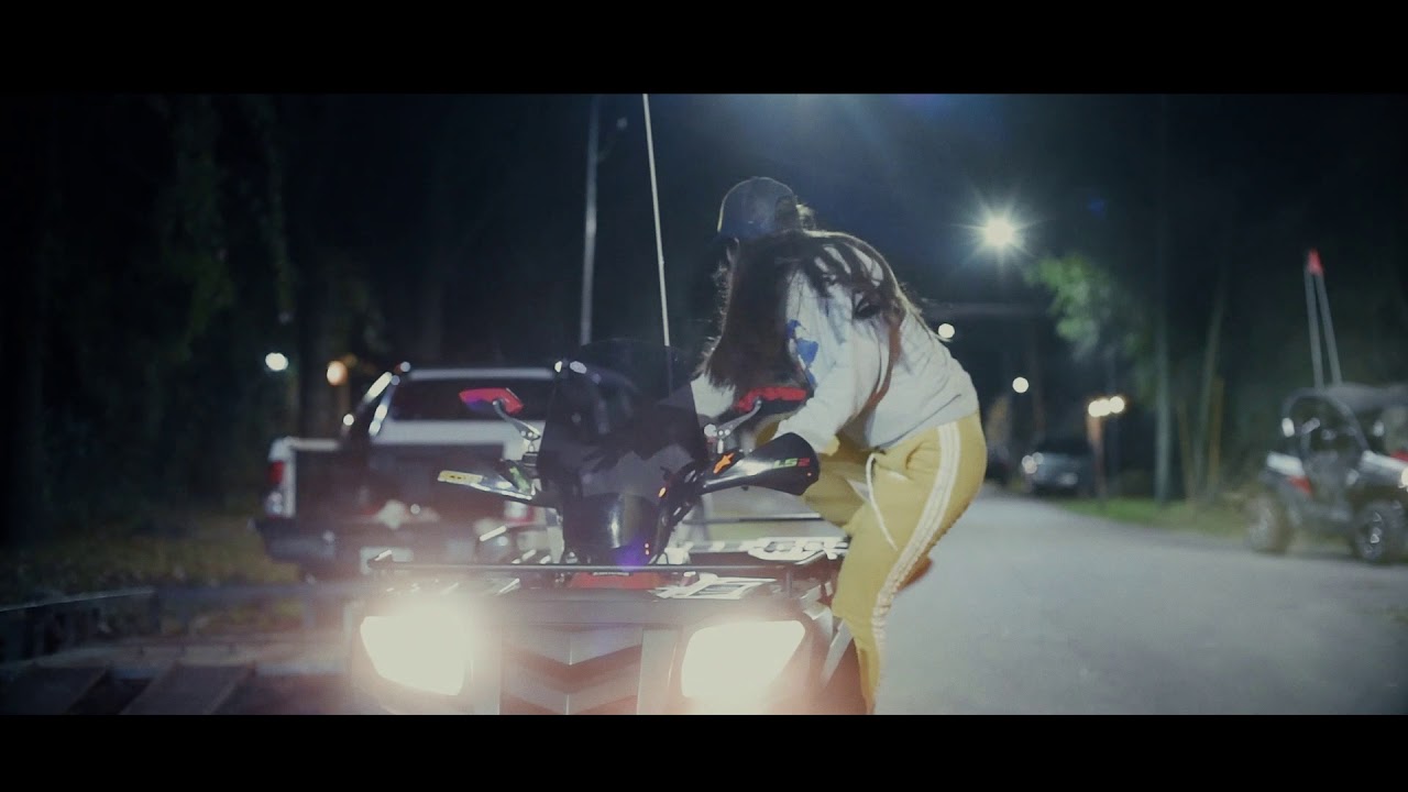 “RUN“ VIDEOCLIP ENTRADA - YouTube