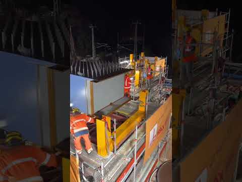 Adenauerbrücke: Erste Stahlträger für die neue Brücke sind eingebaut.
