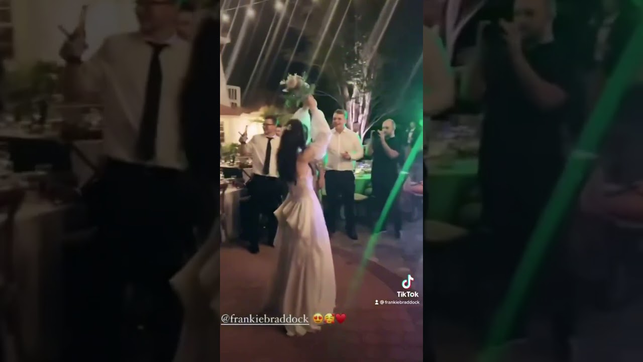 Bridesmaid fights for bouquet literally ! 💐 