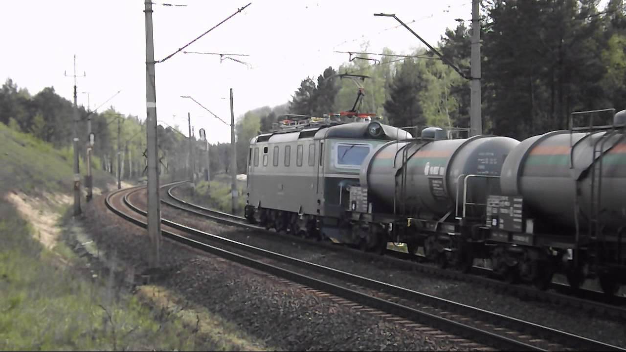 183 040-5 z cysternami wdrapuje się pod górę