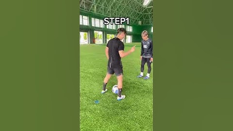 CR7 Scissors Tutorial 🇵🇹⚽️#football#footballskills #soccer #soccerskills #cr7