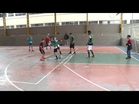 Escolinha de futsal atende mais de 80 crianças e adolescentes em Friburgo|| portalmultiplix.com