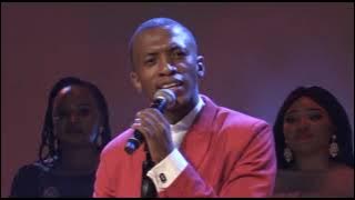 DUMI MKOKSTAD   UKUHLALA KUYE (LIVE)