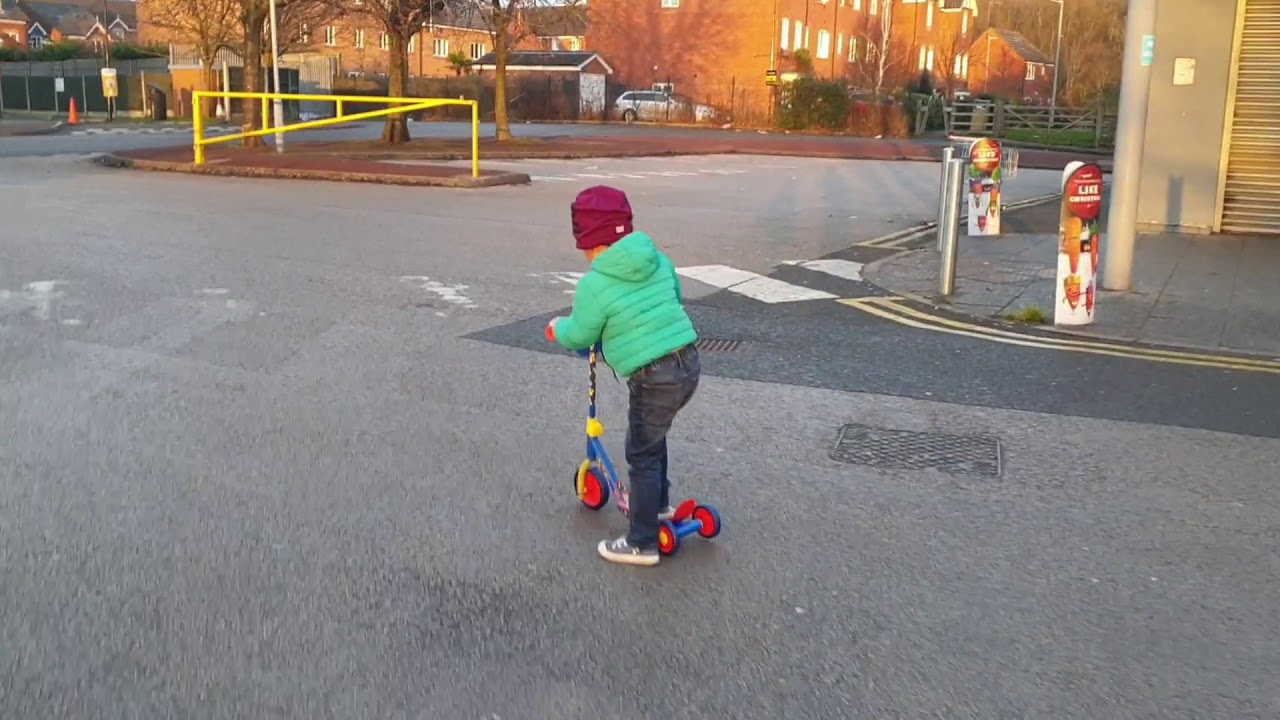 Paw Patrol 3 wheel scooter