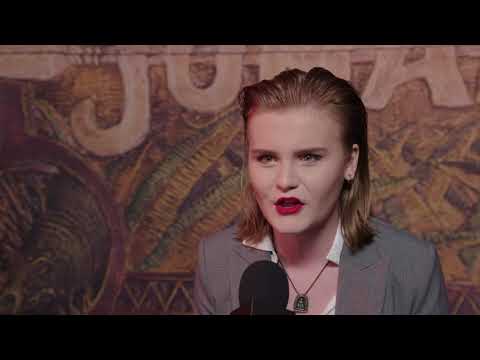 Jumanji Welcome To The Jungle Premiere LA - Itw Morgan Turner (official video)