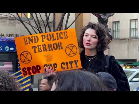 New Yorkers protest against planned police center