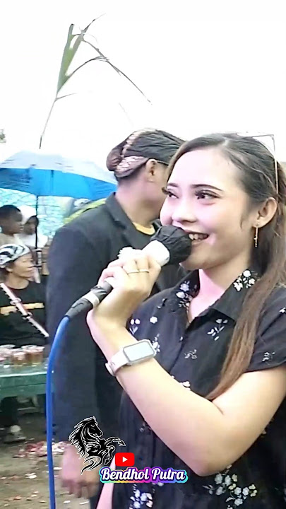 sinden cantik dan imut suaranya bagus #jaranan #javanesegamelan #campursari #jathilan