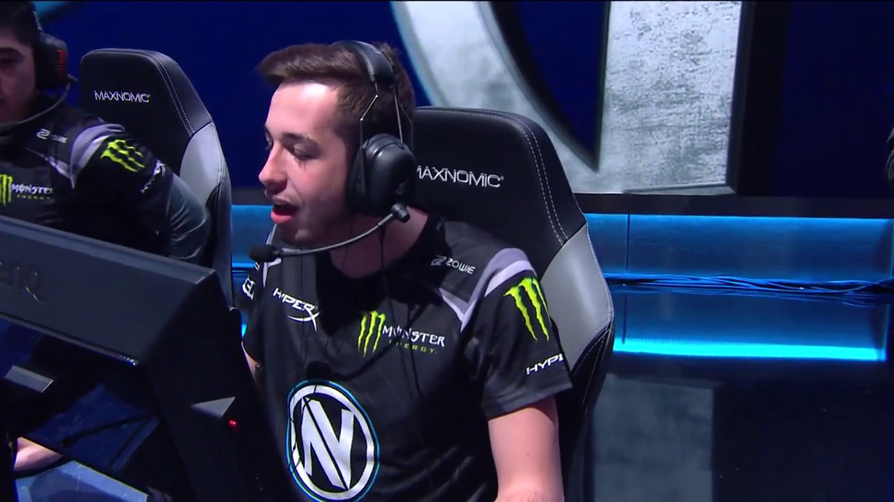 S0tF1k and KennyS share a quick choke - ELEAGUE Team Spirit vs EnVyUs