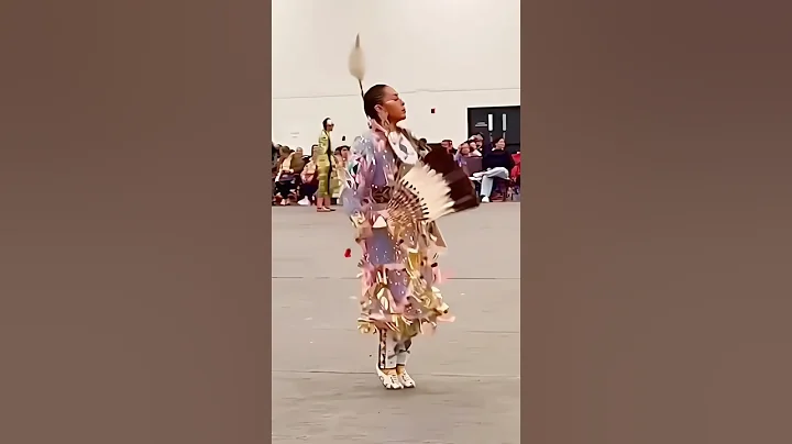 Jingle dress dance🪶 #halonamedia #indigenous #powwow #dance #jingle #culture #nativewomen #shorts