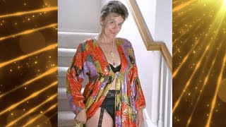 Natural Old Woman Over 60 Attractively Dressed Classy 378