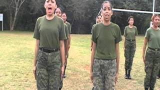 Entrenamiento militar a mujeres