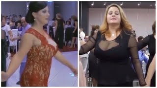 HUGE BOOBS BOUNCING 12 - Two sexy milf with huge boobs! Bouncing boobs and slow motio. HOT CLEAVAGE!