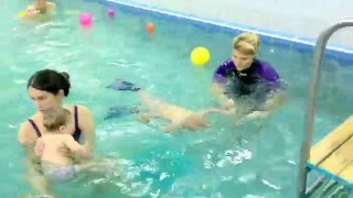 Грудничок плывет сам-Обучение плаванию в бассейне в Минске для детей (Курсы,Секция,занятия) Грудничок плывет сам-Обучение плаванию в бассейне в Минске для детей (Курсы,Секция,занятия)