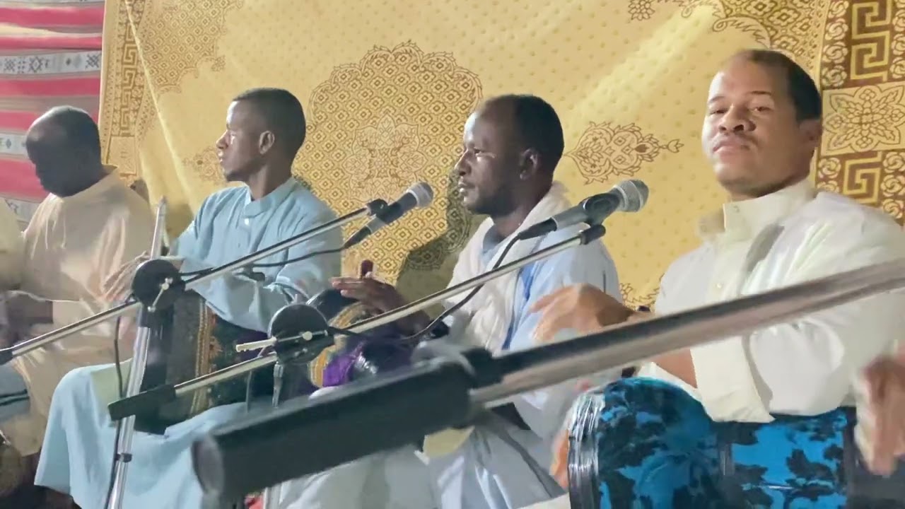 @سهرة صحراوية غنية خليني بعيد  الفرقة ماعرفتش شكون لي يعرف الفرقة هادي يقول لينا شكون نسيت باش نسقسي