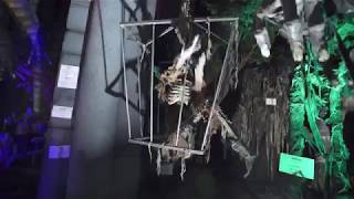 Details SKEL121- Animated Skeleton Hanging in Cage (Style 2) Guide