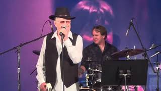 Mickey Dolenz Performs The Monkees