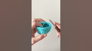 No needle invisible fasten off #crochettips #crochet #amigurumi #crocheting