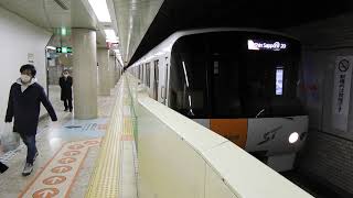 【フルカラーって少し明るすぎる？】 札幌市営地下鉄東西線8000形825編成 大通駅発車