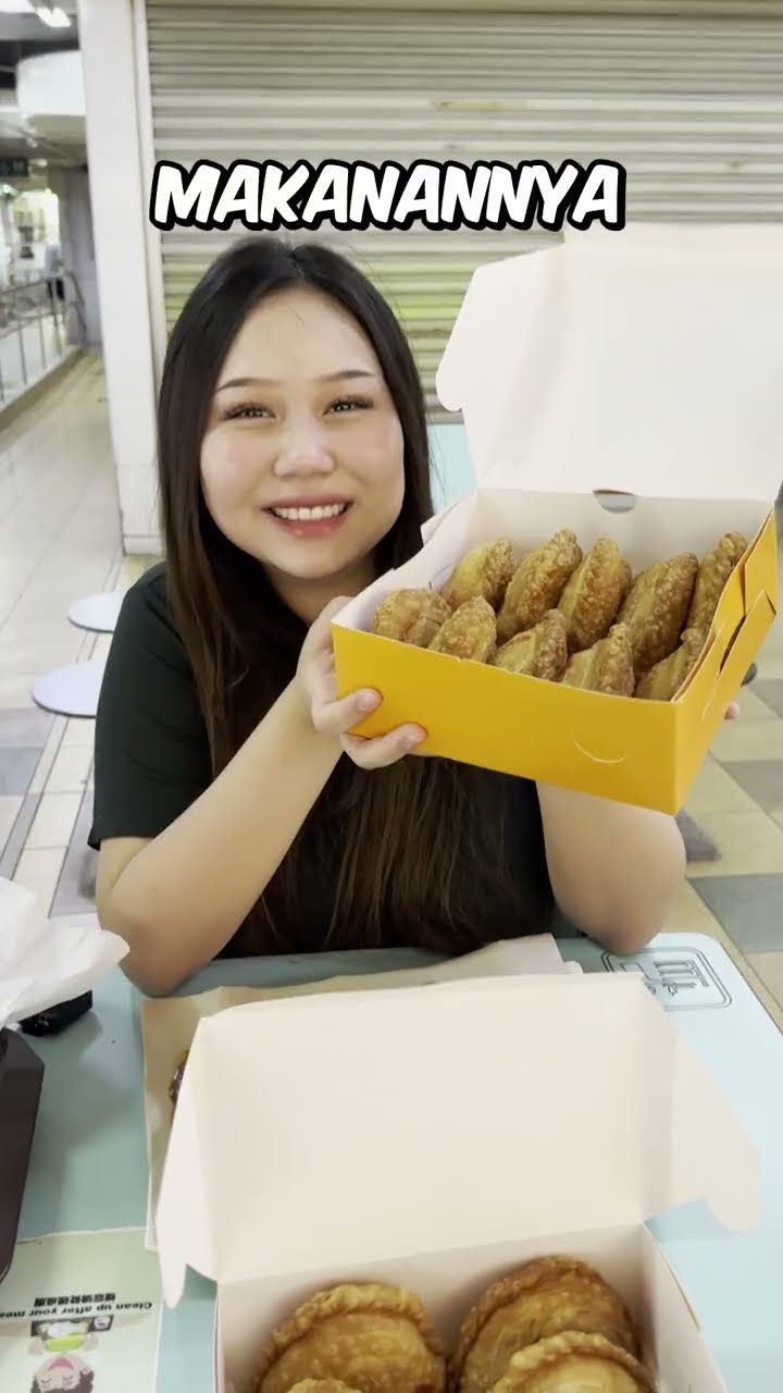 Nemenin Bumil Makan Street Food di Singapura