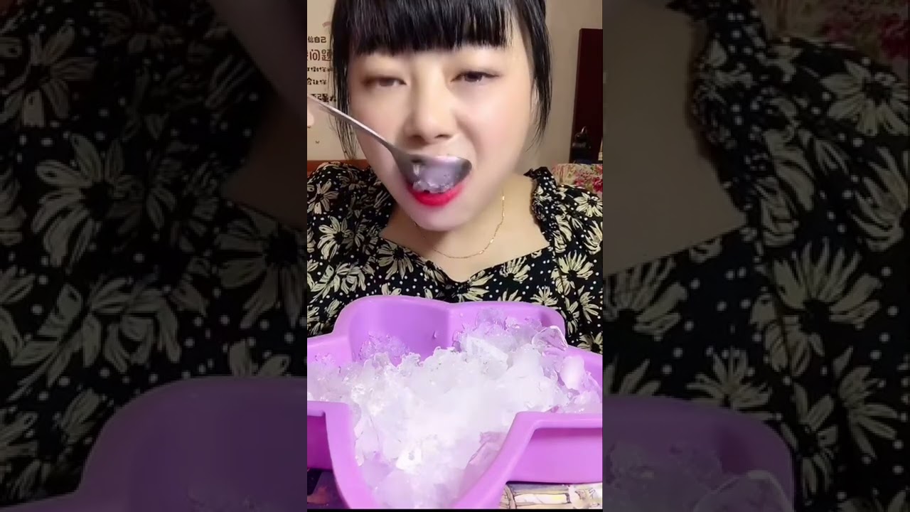 Eating Ice ASMR Her Crunchy Ice ❄️ 吃冰 ｜ 얼음 먹기 ｜ 氷を食べる