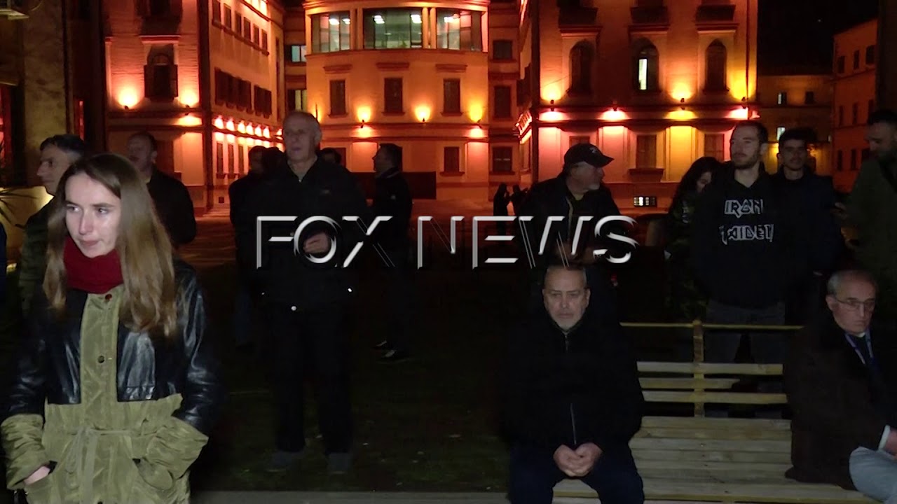 1 VIT NGA PROTESTA PER TEATRIN