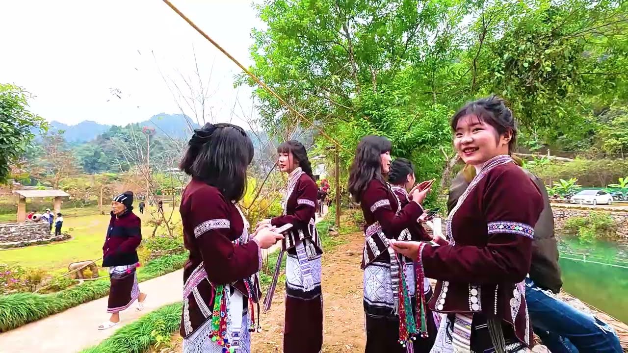 Gà nướng ống tre món ngon đệ nhất tây bắc