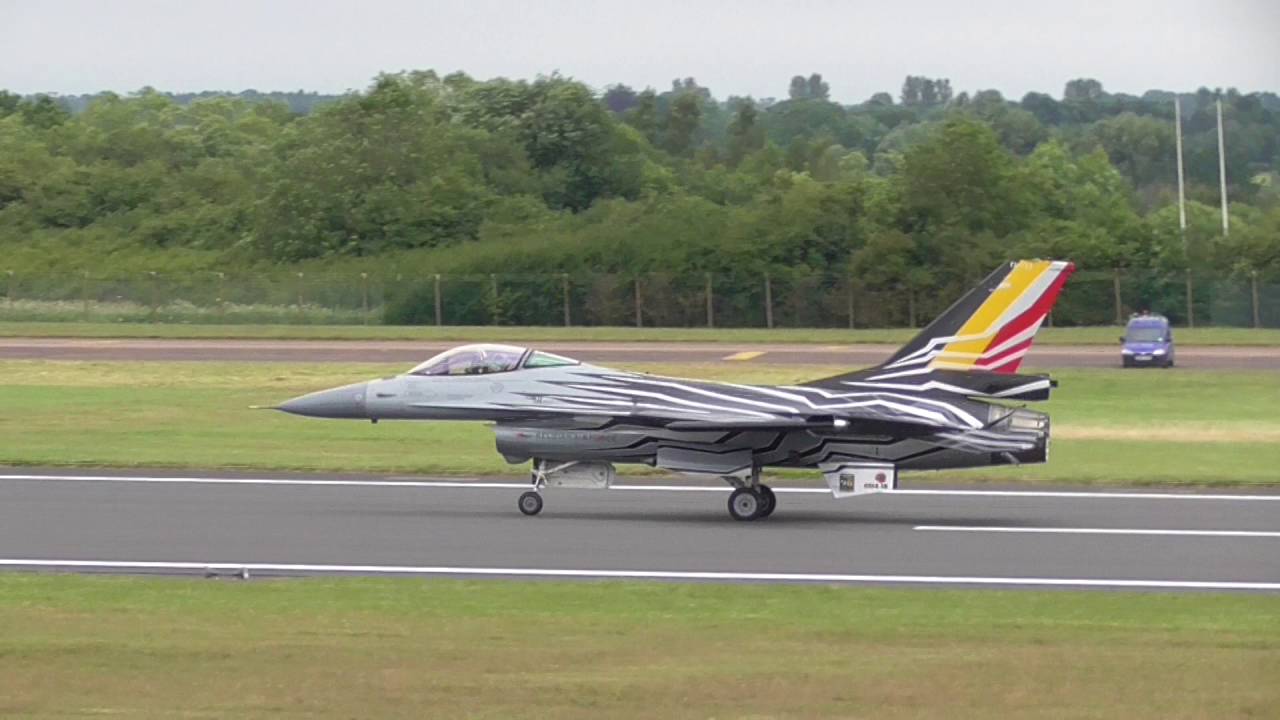 RIAT 2016 Belgian Air Force F-16 Solo Display Team - YouTube