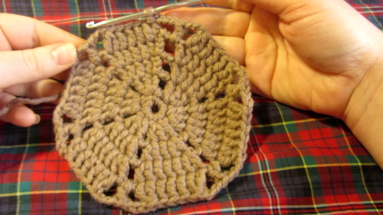 ⁣Связанная крючком прихватка (Crocheted pot holder)