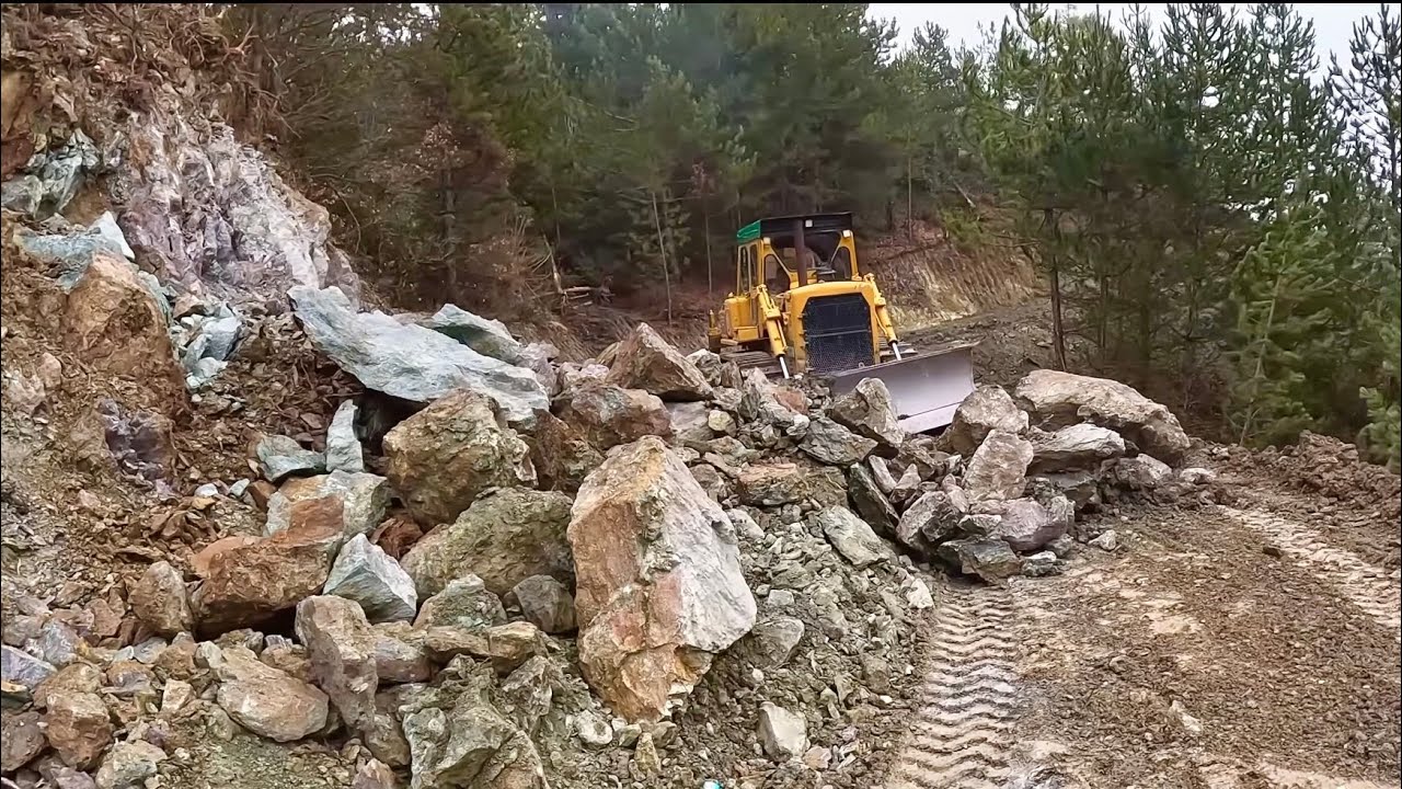 Как бульдозер Caterpillar D7G преодолел каменистую местность? #бульдозер #caterpillar