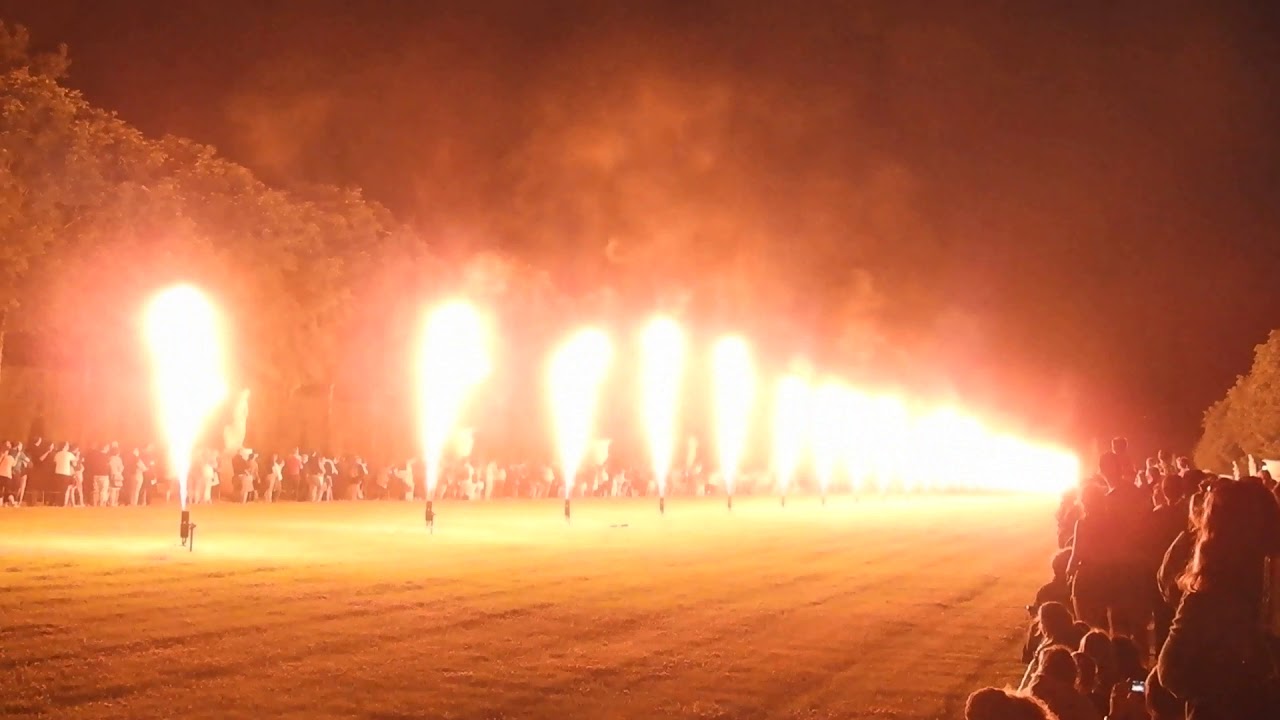 Feu d'artifice des grandes eaux nocturnes du Château de Versailles. Été 2019.