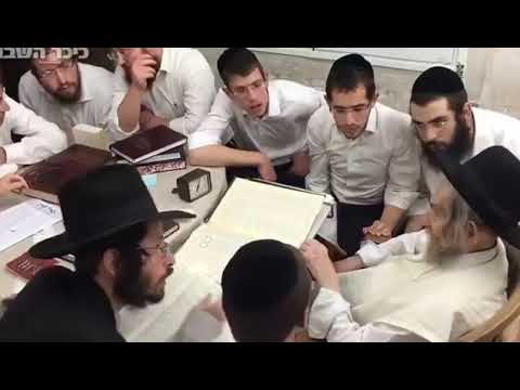 צדיקים נכתבים לחיים: מנהיג הדור הרב שטינמן בשעור לתלמידיו מישיבתו תורה בתפארתה לקראת ר"ה - אלול ע"ו