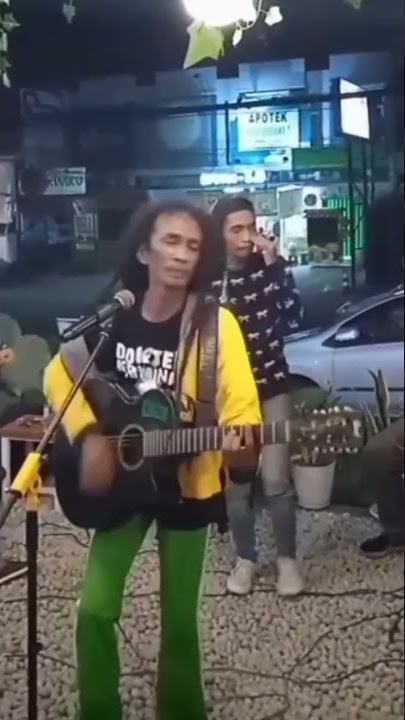 tra la la la la si Ale hitam