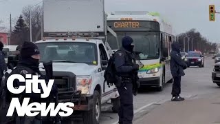Ottawa mayor, convoy organizers strike deal as counter-protesters fight back