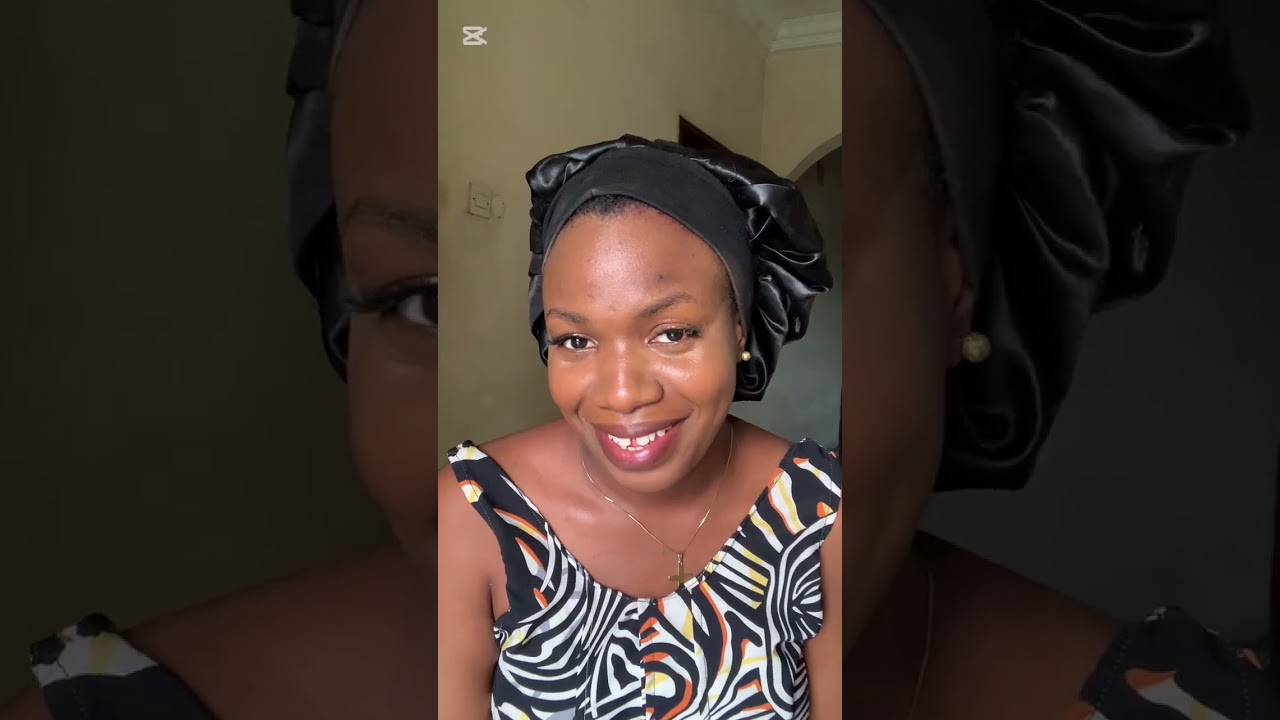 Happy new year 🎆 🎈 / Letting my little sister do my makeup 🤭