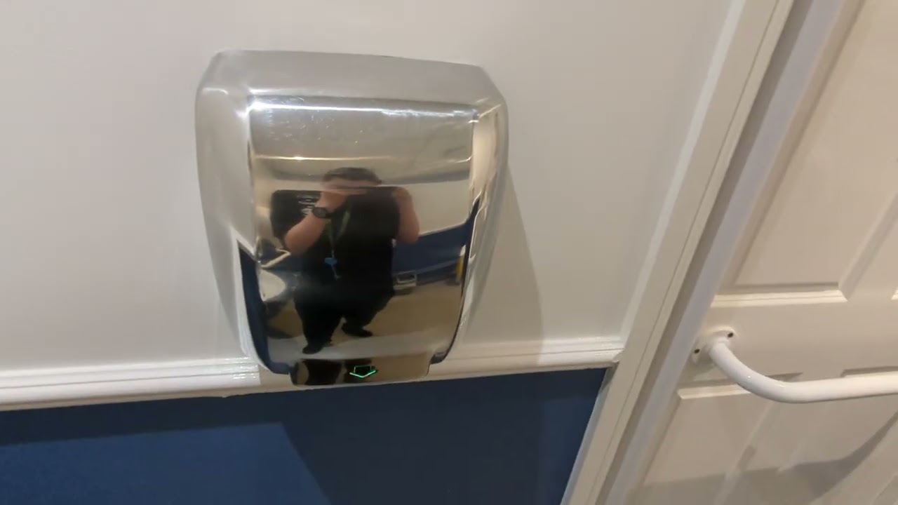 (Deta) Kuaierte K2009 Hand Dryer at No. 1, Cromer ♿