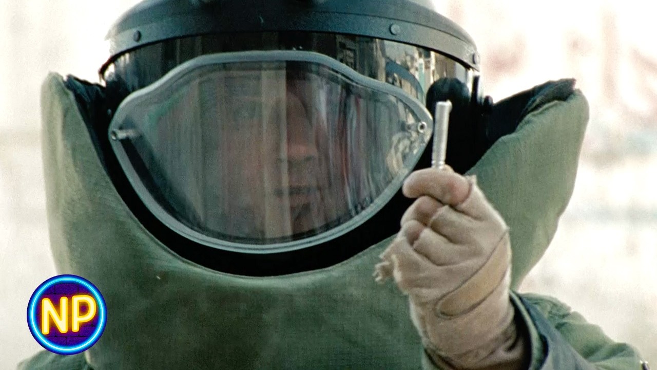 ⁣Jeremy Renner Defuses an IED | The Hurt Locker