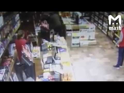 Разбил весь алкоголь : Smashed all the alcohol