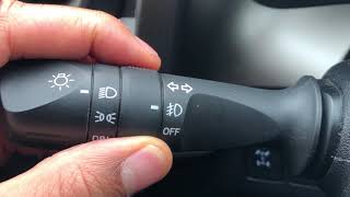 Toyota RAV4 – How to turn on/off the headlights