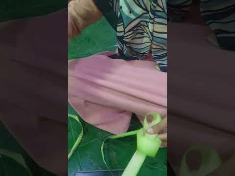 Membuat ketupat lebaran