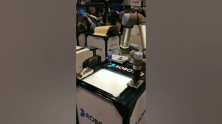 Automate 2019 - Robotiq / Universal Robots - EPick Electric Vacuum Gripper / UR5e - Pick and Place