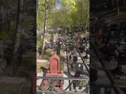 Wideo: Cmentarz Bolsheokhtinskoe (Petersburg): adres i trasa