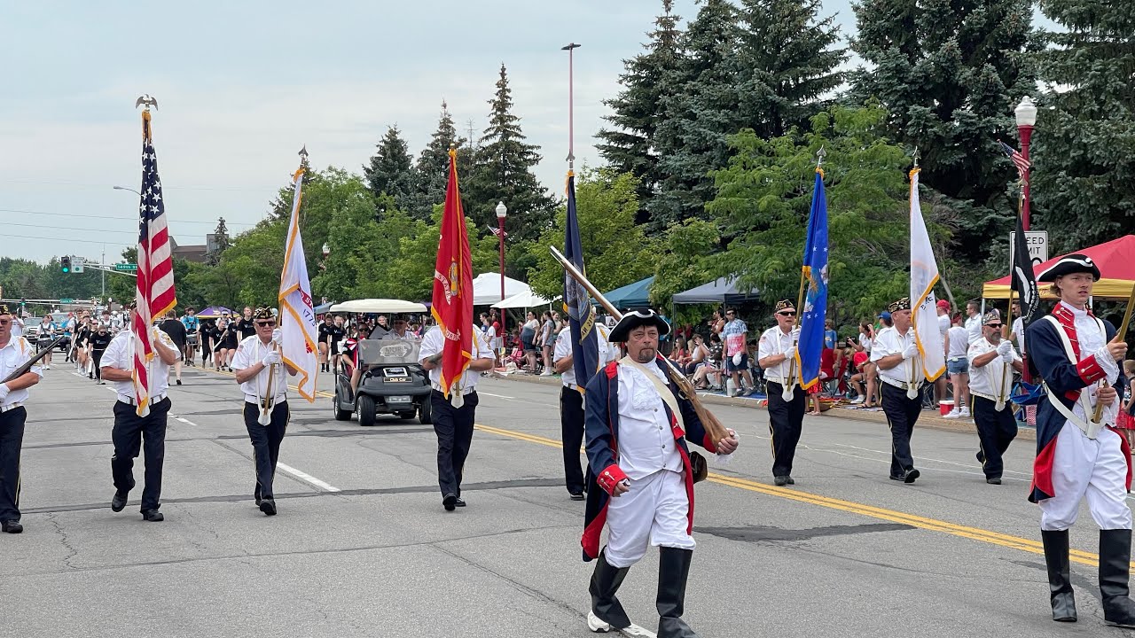 4 of July parade in Appleմ Valley Minnesota