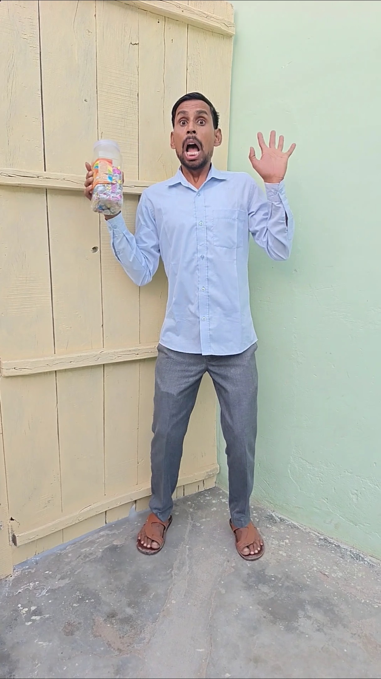 Yah kahan se aa gaye ?? #shorts