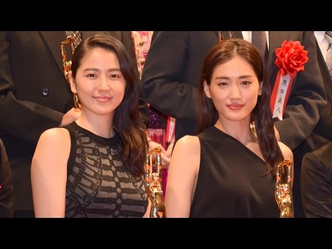 綾瀬はるか＆長澤まさみ、”美姉妹”セクシー共演　『第70回毎日映画コンクール』