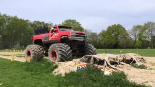 How to crush cars in Grizzly the monster truck