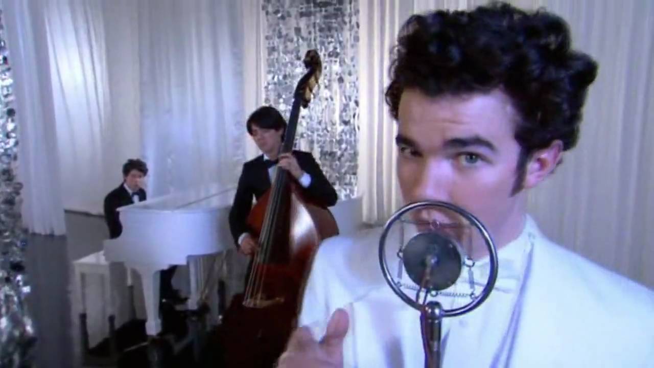 Kevin Jonas singing in JONAS (solo) 