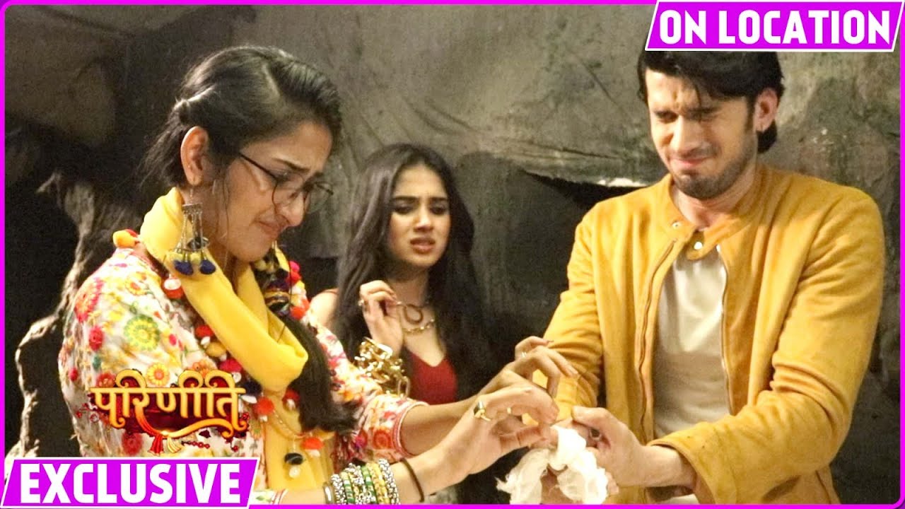 Parineetii | Биччу кусает Адитью, Прит помогает Адитье, Ниша паникует | На съёмочной площадке