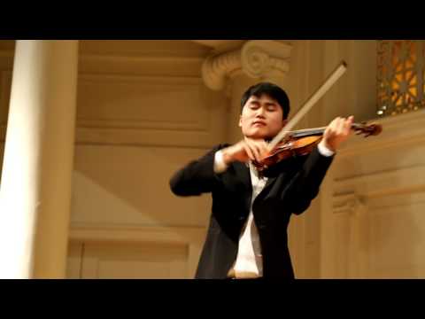 In Mo Yang performs Paganiniana